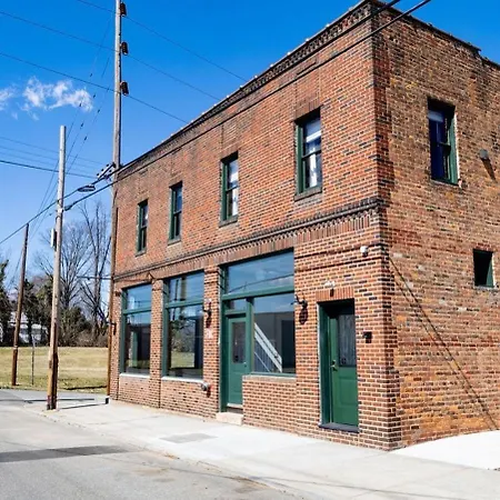 Luxury Multi-Unit Historic Building Near Downtown Apartment